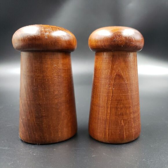 Vintage Wood Mushroom Salt And Pepper Shakers Large Carved Teak Stovetop 4" MCM - Picture 4 of 9